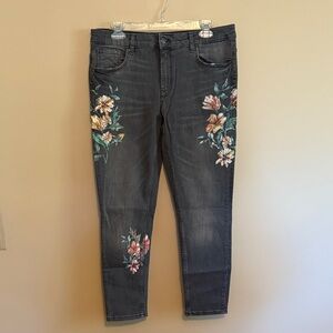 Floral Embroidered Ankle Jeans